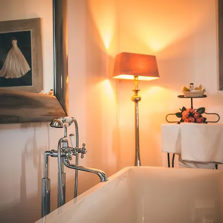 Romantic Mlyn Hotell